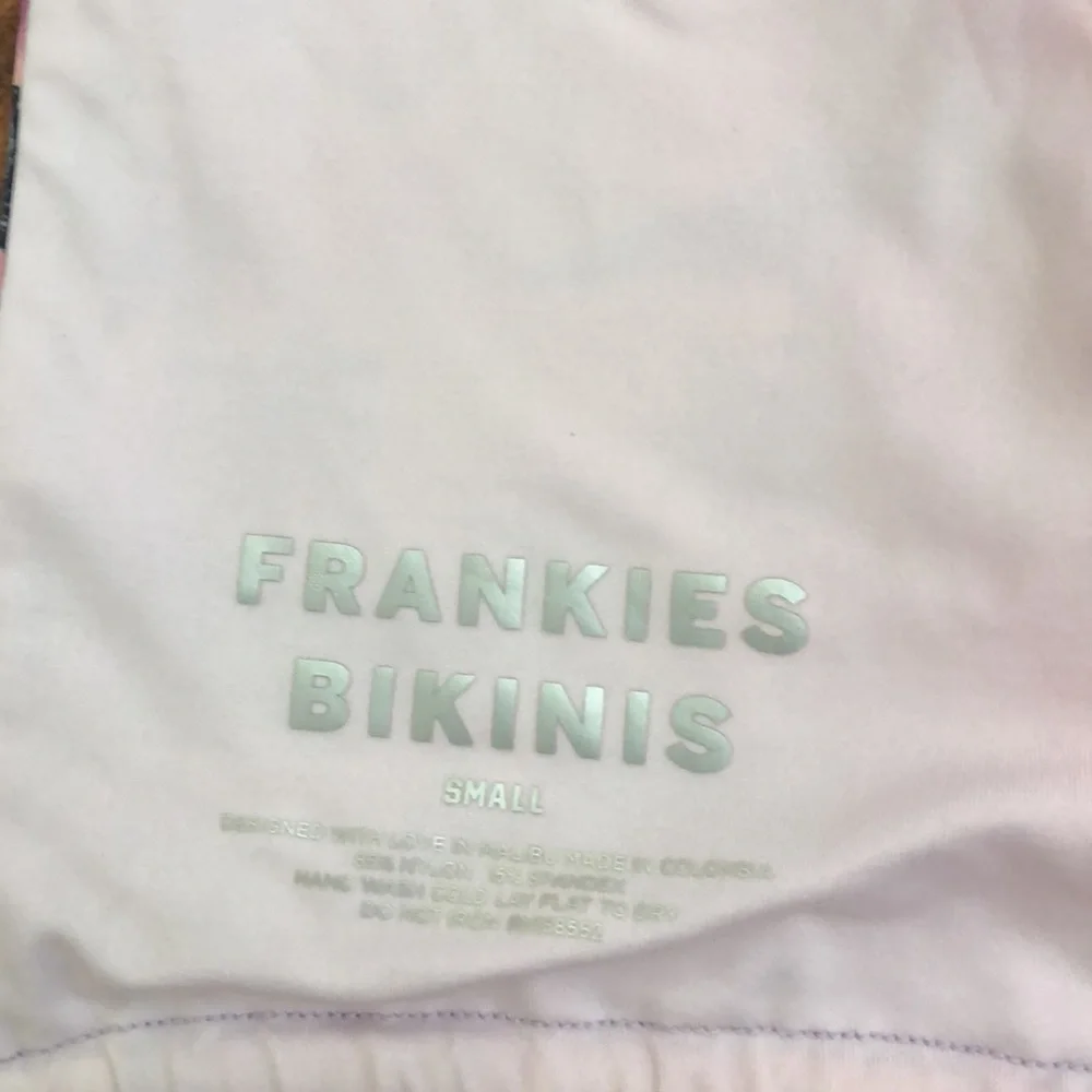 FRANKIES BIKINIS TROPICAL SUNSET BIKINI 👙 TOP SIZE SMALL BOTTOM SIZE XSMALL